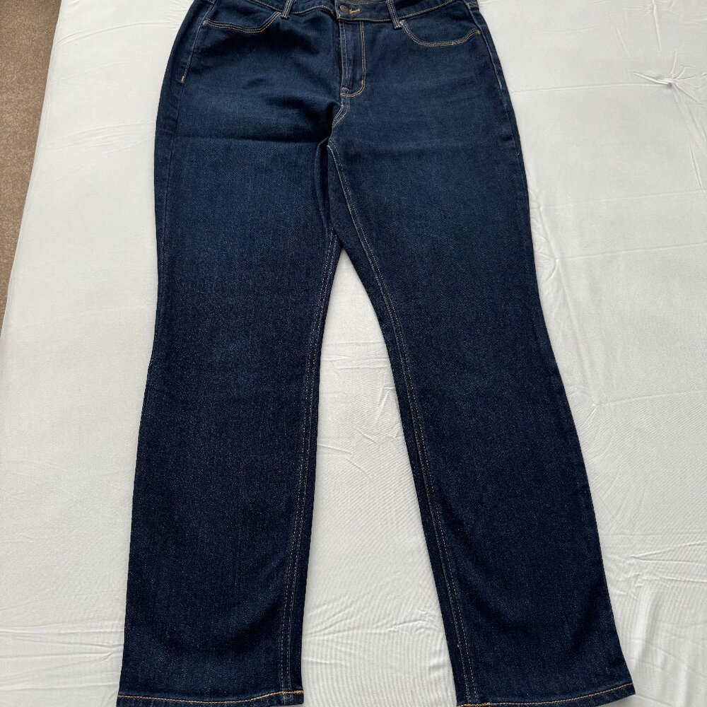 High-Waisted Jeans